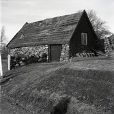 Bod av sten och stråtak vid Melby rör.