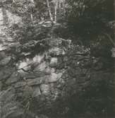 Pelle Stabys stenstuga i skogen.