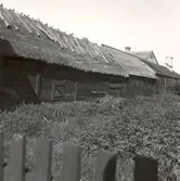 Lada med skiftesverk, stråtak och takryttare, Himmelsberga radby.