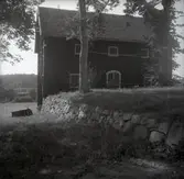 Magasin med korsknut på Locknevi herrgård.