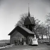 Boden och klockstapeln vid Voxtorps kyrka.