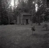 Hembygdsparken i Virserum, en bod med vällingklocka.