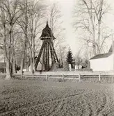 Klockstapeln på Arby kyrkogård.