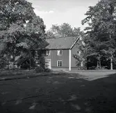 Bostadsflygeln på prästgården i Hallingeberg.