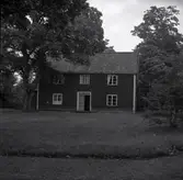 Bostadsflygeln på prästgården i Hallingeberg.