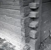 Portliderlänga, knut invid lidret åt gården.