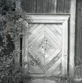 Dörren till Kristalla prästgård.