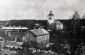 Prästgården och kyrkan i Rumskulla.

Efter Vecko-Journalen 1927 nummer 24.