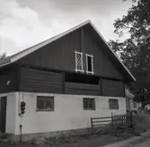 En ladugård med stengrund i Älgerum.