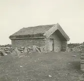 Kallmurad sjöbod i Bruddestad.