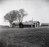 Motiv från en gårdsmiljö i Broby.