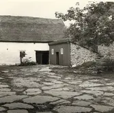 Ladugård med dynggrop.