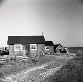 Sommarbostad och sjöbod vid Kesnäsudden i Högby.