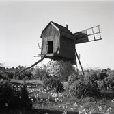 Väderkvarn på stenfot i Hagelstad.