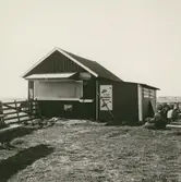 En till kiosk ombyggd sjöbod på Kapelludden. Foto från syd-sydöst.