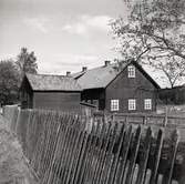 Th Karlssons gård norr i byn.