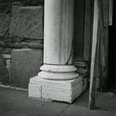 Portalen på Kalmar domkyrka under restaureringen 1959.