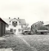 Oppgården från ladugården mot väster.