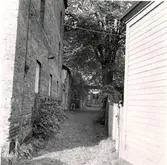 Väg till innergård i kv. Beckasinen.