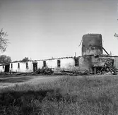 Ladugård från 1795, dagen efter branden i juni 1962