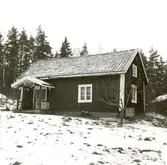 Dalstugan

Enkelstuga, sannolikt sent 1800-tal. Från norr.