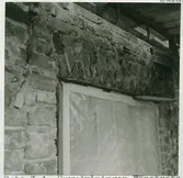 Huvudvåning. Fönstrets översta del.