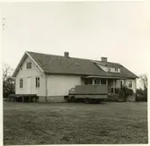 Kyrkskolan i Norra Möckleby. 1975 lampaffär.