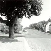 Pumphuset under flyttning p.g.a. vägbreddning.