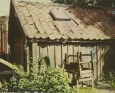 Liten byggnad i kv Björken.