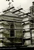 Fågelfors kyrka under renovering.