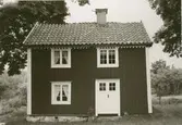 Huvudbyggnaden på en gård i Sjöändemåla.