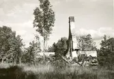 Grönlid. Riven byggnad tillhör bränneriet.