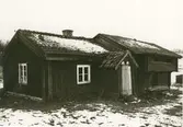 Stuga och loftbod.