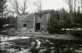 Strömbo
Raserad enkelstuga.