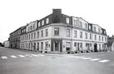 Fasad mot Strömgatan-Kaggensgatan. Bilderna är tagna inom ramen för Kalmar kommuns inventering av Kvarnholmens bebyggelse 1970-1971 och skänkta till länsmuseet.