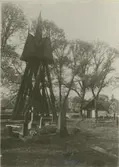Klockstapeln på Hossmo kyrkogård.
