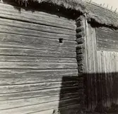 Valåkra by. Knut med underskåra och drag på logen.