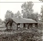 Gammal smedsbostad vid Älmhultsbro. Dubbelkattsknutar.