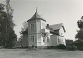 Mangårdsbyggnaden på Mellby gård, uppförd 1900.