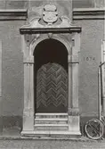 Länsresidenset, huvudportalen från 1674.