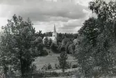 Vy över Dalhem med kyrkan.