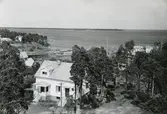 Motiv från Påskallavik, med Storö och Kuggö i bakgrunden.