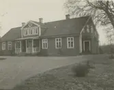 Huvudbyggnaden på Ljungbyholms prästgård.