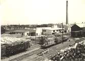 Kalmar Tändsticksfabrik kontorsbyggnad 1950-talet.
Kalmar tändsticksfabrik grundades 1907 av Ernst Kreuger. 1917 övertogs den av AB Jönköping-Vulcan. Under 25år,1925-1950, tillverkades tändstickor till det grekiska tändsticksmonopolet. 1950-60 gick däremot produktionen till Peru. Etiketterna trycktes i Arencos tryckeri 