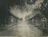 Gatan till ladugården.