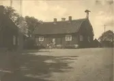 Klockhuset vid Skälby gård.