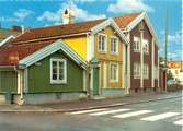 Tripp-trapp-trull, tre små hus som bevarats på västra Kvarnholmen där annars merparten av bebyggelsen är sentida.