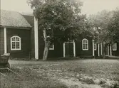 Motiv från en gård i Stensnäs.