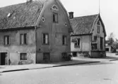 Hus på storgatan nära kyrktorget i Värnamo på 1950-talet.