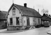 Ett hus vid kyrktorget i Värnamo på 1950-talet.